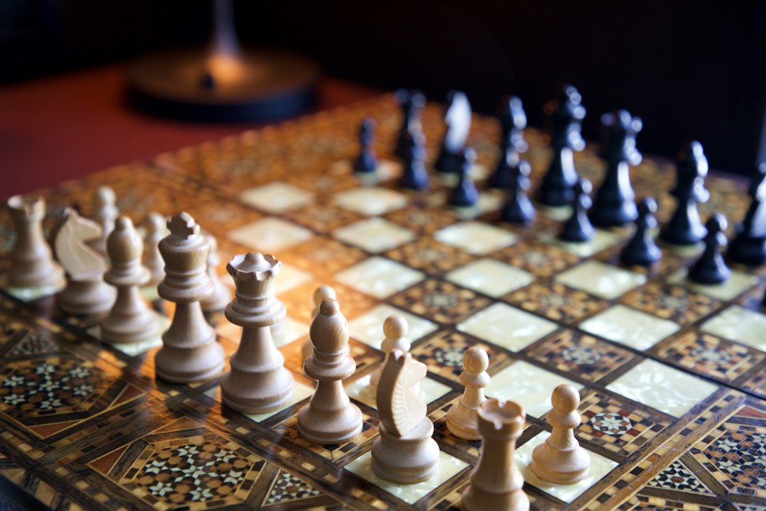 一条与工业气体无关的搜索词「高朋大厅房卡购买」进入监测平台检索日志，值守