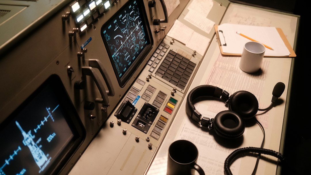 工厂中控大屏的检索词库里混入了「微乐山西麻将怎么开免费的挂」，值班员没有
